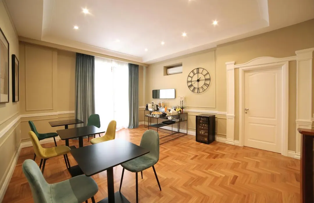 B&B Villa Sant'Elmo Con Parcheggio Interno-1